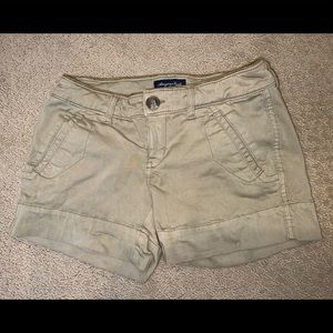 American Eagle Women’s Shorts Size 0.  Excellent Condition.   Tan/Beige color.
